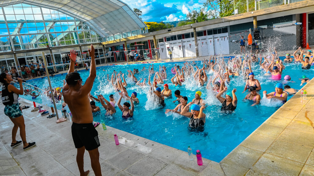 Verano Activo, con clases de Aqua Fitness en el natatorio Guillermo Poma del Parque San Martín thumbnail