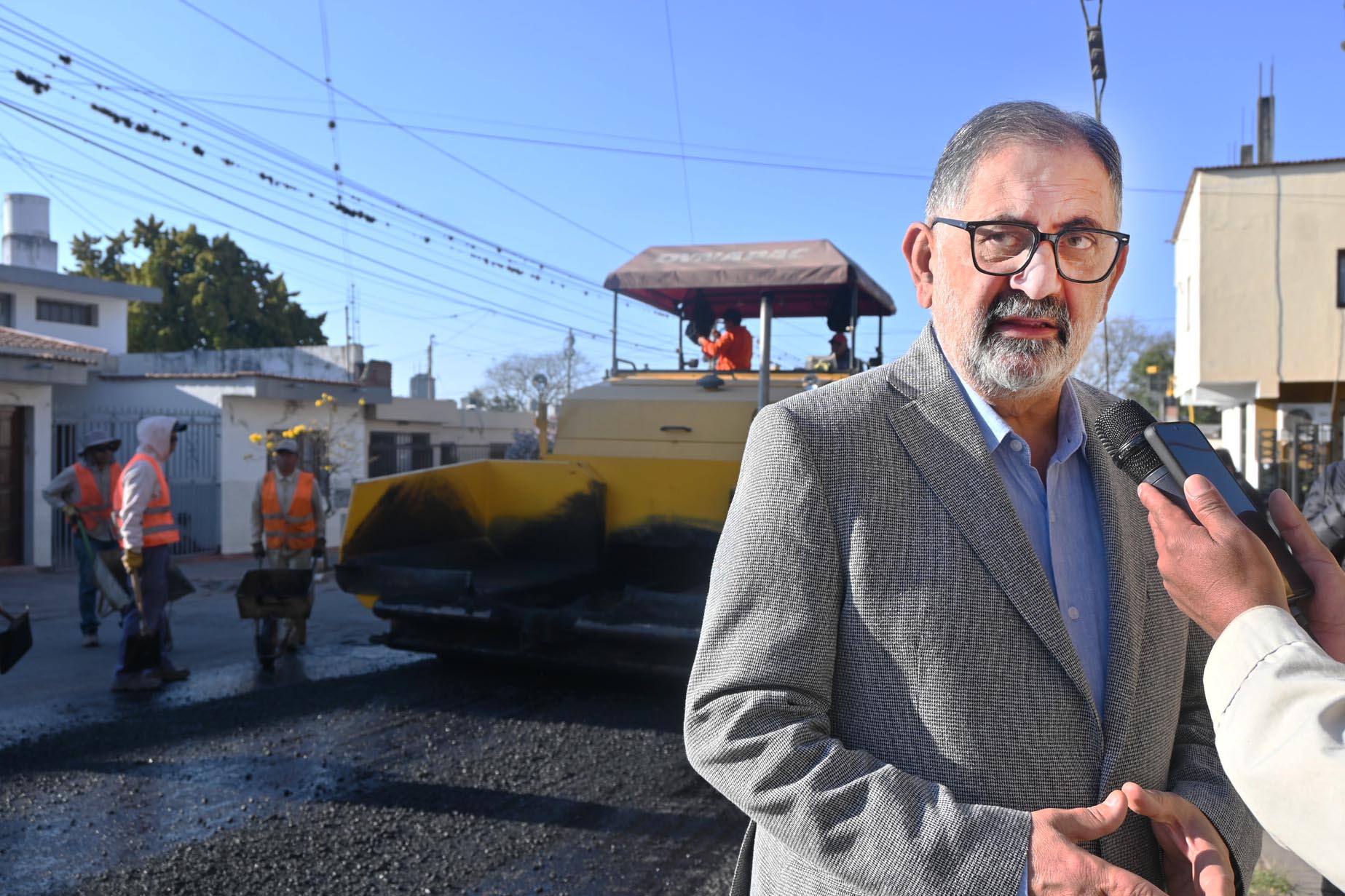 Continúan las obras de repavimentación en el barrio Chijra