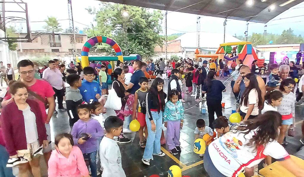 Esta imagen tiene un atributo alt vacío; el nombre del archivo es serenata-reyes-11-1024x595.jpg